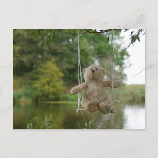 Beertje op schommel aan boom briefkaart (Voorkant)