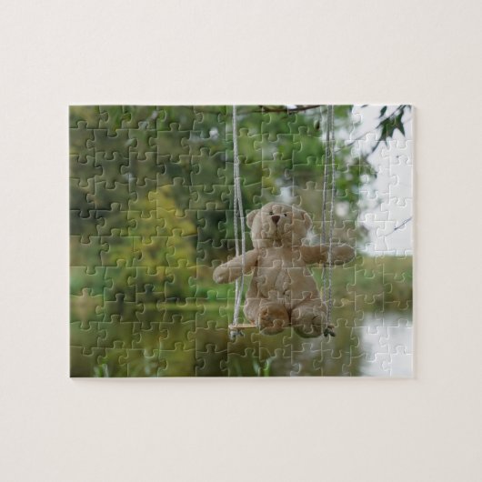 Beertje op schommel aan boom legpuzzel (Horizontaal)