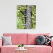 Beerwelp klimt in boom canvas afdruk (Insitu (Woonkamer))