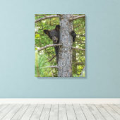Beerwelp klimt in boom canvas afdruk (Insitu (Houten vloer))