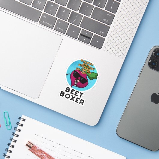 Beet Boxer Grappige Biet Pun Sticker (Laptop met iPhone)