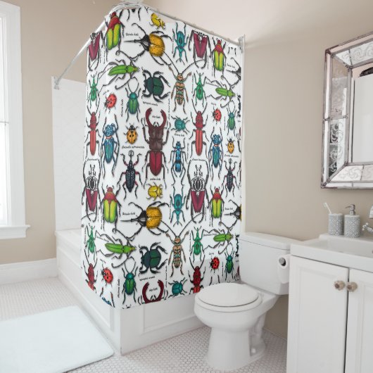 Beetels op wit douchegordijn (In situ)