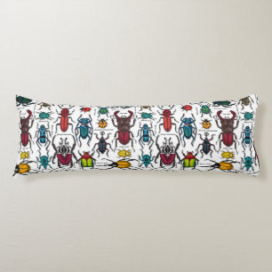 Beetels op wit lichaamskussen