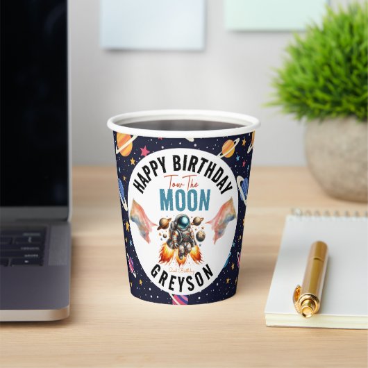 Begin met het slepen van de maan 2e verjaardag rui papieren bekers (Insitu)