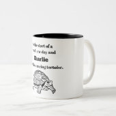 Begin van een gloednieuwe dag - schildpad - jouw n tweekleurige koffiemok (Voorkant rechts)