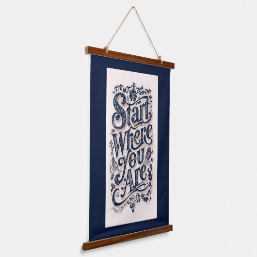 Begin waar je een donkere achtergrond hebt hangend wandkleed (Gebogen)