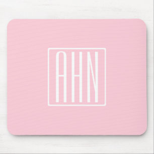 Beginletter Monogram Wit Op Licht Roze Muismat