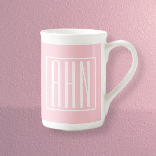 Beginletter Monogram Wit Op Licht Roze Porselein Kop
