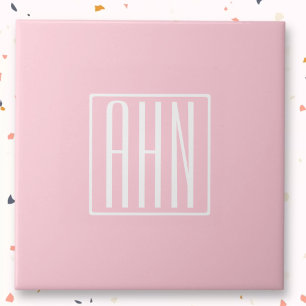 Beginletter Monogram Wit Op Licht Roze Tegeltje