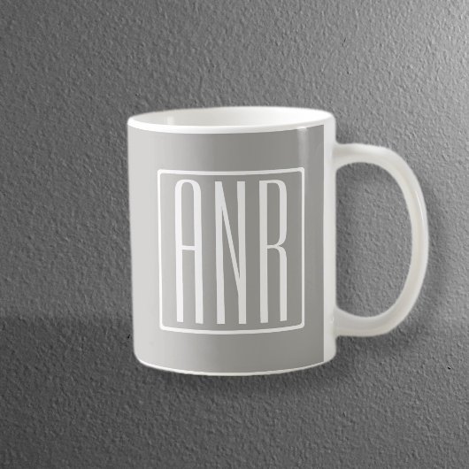 Beginletter Monogram | Wit Op Lichtgrijs Koffiemok