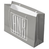 Beginletter Monogram | Wit Op Lichtgrijs Large Cadeautasje (Voorkant Gekanteld)