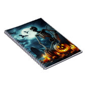 Begraafplaats, skelet zittend op een graf. notitieboek (Rechterzijde)