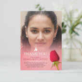 Begrafenis rode roos foto familie dank u kaart (Staand voorkant)