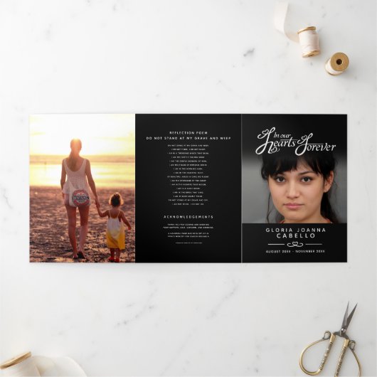 Begrafenisprogramma in ons hart zwart wit drieluik programma (Buitenkant)