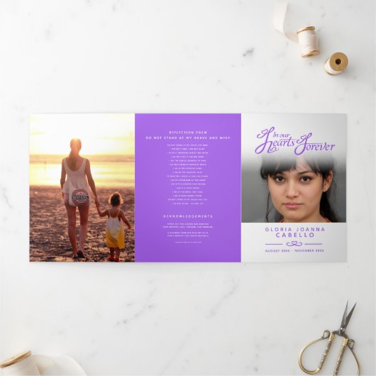 Begrafenisprogramma service in ons hart wit paarse drieluik programma (Buitenkant)