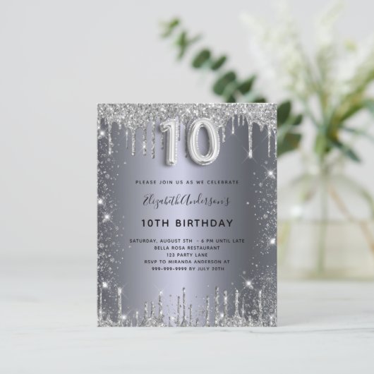 Begroting 10e verjaardag Silver Glitter-uitnodigin (Staand voorkant)