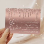 Begroting 60th Birthday Glitter Roos Gold Invitati<br><div class="desc">Elegant,  chic en budgetvriendelijk,  60ste verjaardagsfeest met "60 & Fabulous",  in stijlvol wit schrift tegen een gouden achtergrond van het roos,  met een gouden vuile roos. Geef haar naam en partijgegevens een persoonlijk tintje.</div>