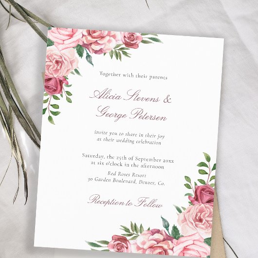 Begroting blush burgundy florale bruiloft uitnodig