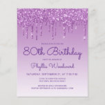 Begroting Glitter Drip Paars 80th Birthday Invite<br><div class="desc">Deze chic 80th verjaardagsuitnodiging bevat een paarse faux glitter drip border en paarse ombre background. De woorden "80th Birthday"en de naam van de gast van eer verschijnen in casual paars handschrift manuscript, met de rest van de klantgerichte tekst in sans serif doopvont. Aan de achterzijde wordt hetzelfde paarse glitterdripontwerp weergegeven....</div>