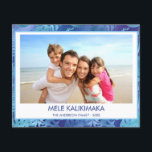BEGROTING MELE KALIKIMAKA HAWAÏAN TROPICAL FOTO FLYER<br><div class="desc">Budget Blue incandescent Faux Folie Mele Kalikimaka Hawaiian Tropical Palm Leaf Family Foto Kerstmis Holiday Card. Het afbeelding en de familienaam kunnen worden vervangen op deze eenvoudige strandkaart of kerstpasfoto voor de kustvakantie.</div>