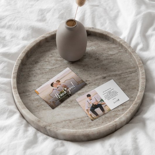 Begroting met handgeschreven weddenschappen met fo notitiekaartje