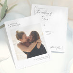 Begroting Modern & Minimalist Romantic Photo Weddi<br><div class="desc">Leg de essentie van je liefdesverhaal vast met dit prachtig minimalistische trouwuitnodigingsontwerp met een aangepaste foto van het verloving. De voorzijde van de begrotingskaart is een sparen-de-datum ontwerp met de belangrijkste details zodat kunnen de gasten aan de grote dag in een oogopslag worden herinnerd. De namen van het paar verschijnen...</div>