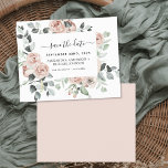 Begroting Roze Floral sparen de Uitnodiging van de<br><div class="desc">Budget Dusty Pink Floral Rozen en Eucalyptus Botanical Greenery Waterverf Spring of Summer Wedding Save the Date Invitations - bevat prachtige en elegante scripttypografie met moderne tropische botanische bloemen en groen voor de speciale viering van de huwelijksdag.</div>