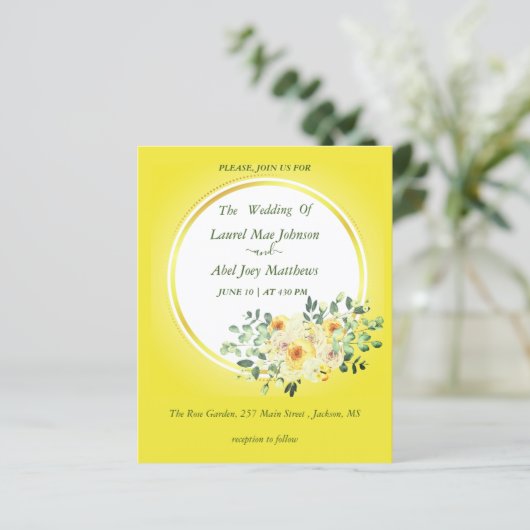 Begroting. Rozen op gele achtergrond Uitnodiging (Staand voorkant)