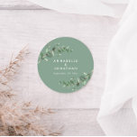 Begrotingssalon groene eucalyptusnaaldbruinplant ronde sticker<br><div class="desc">Mooie,  delicate eucalyptusnaaldbruiloft bevordert het ontwerp van de sticker. Moderne elegant voor trendmatige groei groen,  zwart,  blauw en wit,  stijlvol hedendaags collectie. Ideaal voor lente-,  zomer-,  herfst-,  herfst- of winterbruiloften.</div>