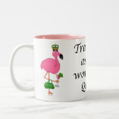 Behandel me zoals jij de koningin Flamingo zou doe Tweekleurige Koffiemok (Links)