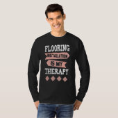 Behandeling van vloerbedekking van installaties t-shirt (Voorkant volledig)