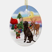 Behandeling voor een chocolade Labrador Keramisch Ornament (Rechts)