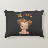 Beheerlijke Cartoon Baby Sitting Cheerfully with C Accent Kussen (Voorkant)