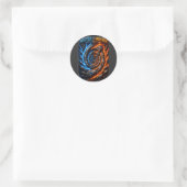 Beheers de Master the Mayhem Skull – Fire vs Ice E Ronde Sticker (Tas)