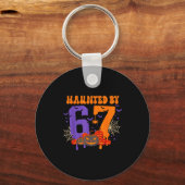 Behekst door 67 – Grappig Six Seven Meme 6 7 Hallo Sleutelhanger (Voorkant)