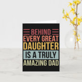 Behind Every Great Daughter Is A Truly Amazing Dad Kaart (Gele Bloem)