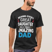 Behind Every Great Daughter Is A Truly Amazing Dad T-shirt (Voorkant)