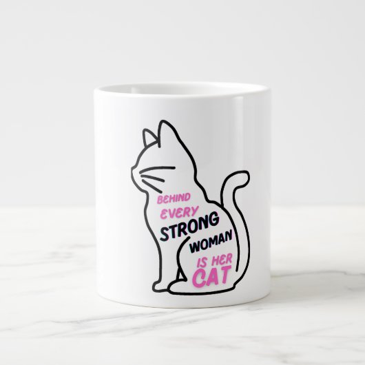 Behind Every Strong Woman Is Her Cat - Cute Femini Grote Koffiekop (Voorkant)