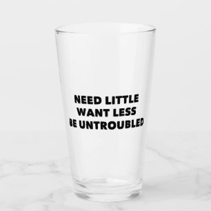 Behoefte aan weinig, minder willen, onbezorgd zijn glas