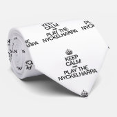 BEHOUD KALMTE EN SPEEL OP DE NYCKELHARPA STROPDAS (Opgerold)