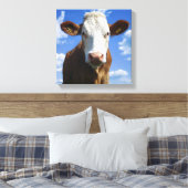 Beierse koe tegen blauwe lucht canvas afdruk (Insitu (Slaapkamer))