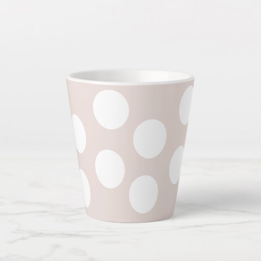 Beige Achtergrond met witte cirkels. Polka Dot Latte Mok (Voorkant)