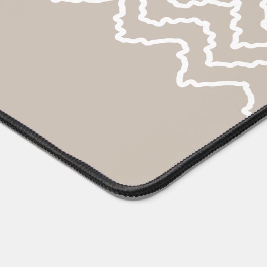 Beige And White Squiggly Chevron Zigzag Pattern Bureaumat (Hoek)