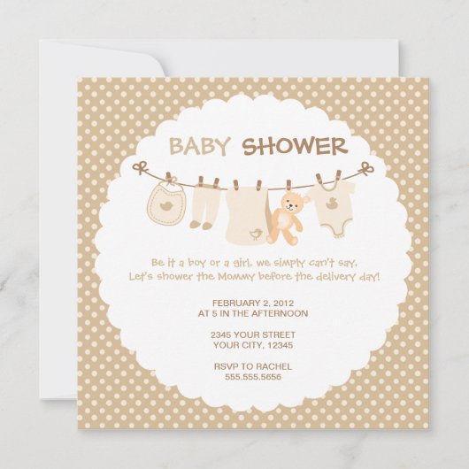 Beige Baby Clothes Line Shower Invitations Kaart (Voorkant)