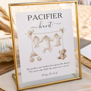 Beige babykleren en speelgoed speen jacht bord poster