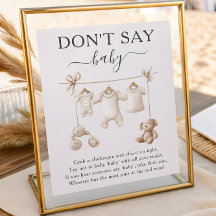Beige babykleren en speelgoed Zeg geen babyschild