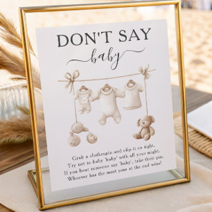 Beige babykleren en speelgoed Zeg geen babyschild Poster