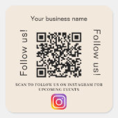 Beige bedrijfsnaam qr code instagram vierkante sticker (Voorkant)
