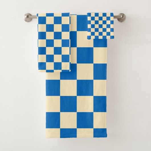 Beige + Blauwe Check Checkerboard Patroon Bad Handdoek (Insitu)