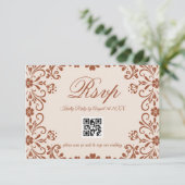 Beige Bloemen Bruiloft QR RSVP Kaartje (Staand voorkant)